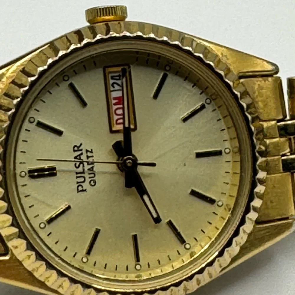 Pulsar quartz gold
